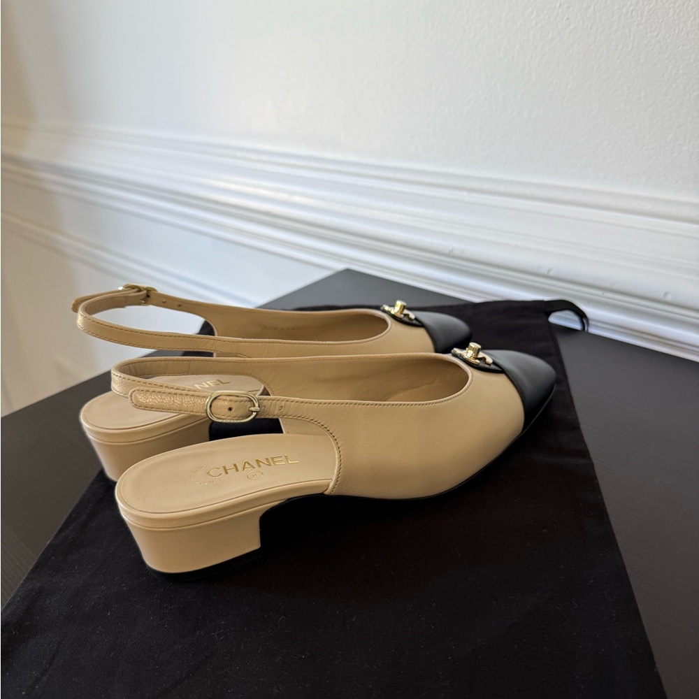 Chanel Slingback Flats Blk/Nude Goatskin SZ: 35 New Spring/Summer Collections 25 - Picture 5 of 7